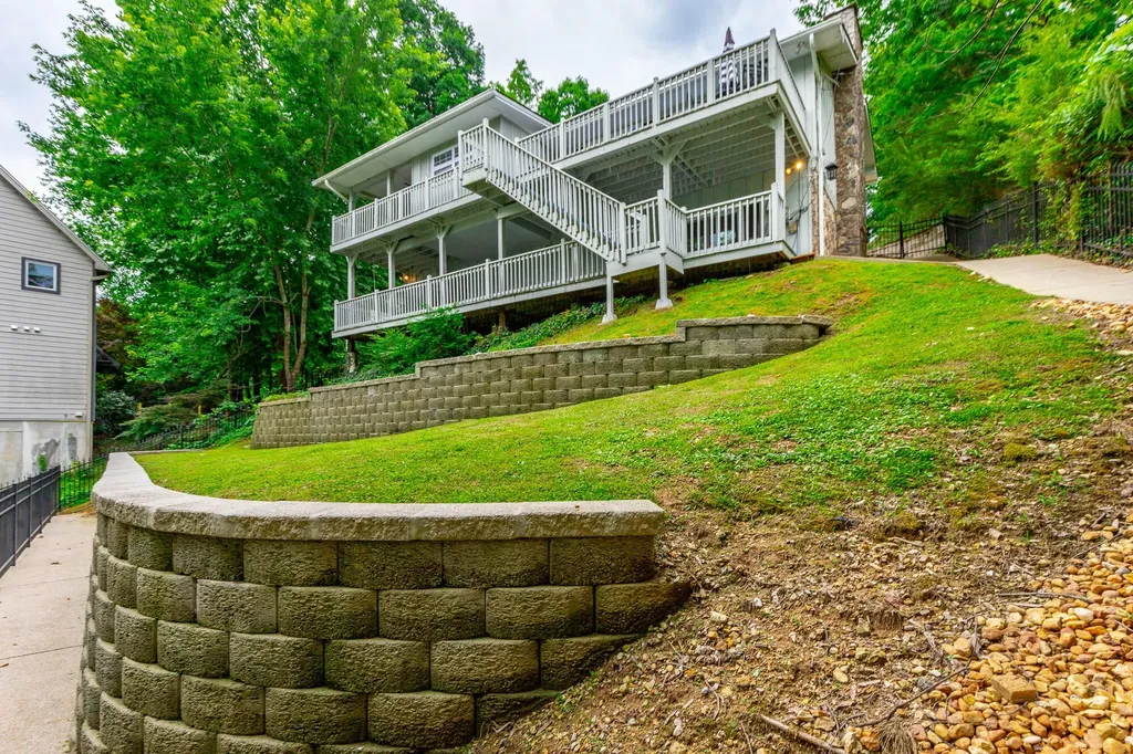 1043 Clift Cave Drive Soddy Daisy TN 37379