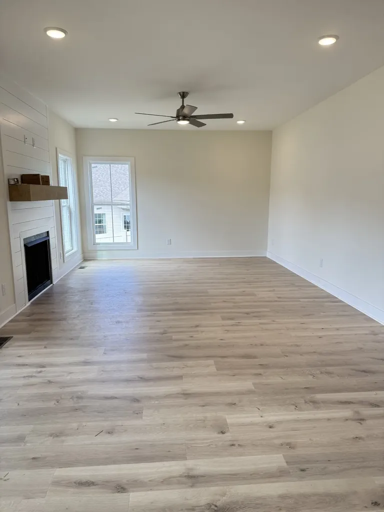 692 Eva Agnes Avenue Clarksville TN 37042