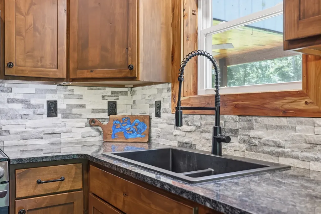 570 Bobcat Trail Dover TN 37058
