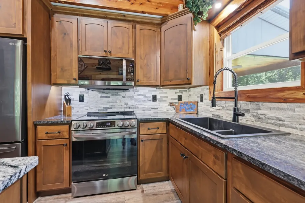 570 Bobcat Trail Dover TN 37058