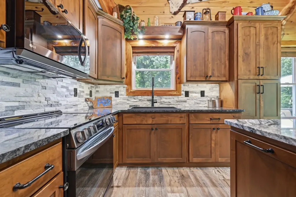 570 Bobcat Trail Dover TN 37058