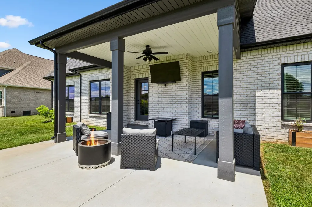 409 Sheas Way Clarksville TN 37043