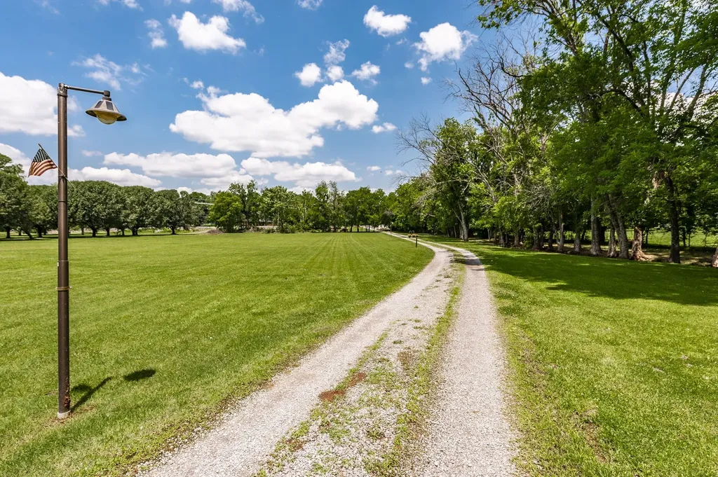 1511 Long Hollow Pike Gallatin TN 37066