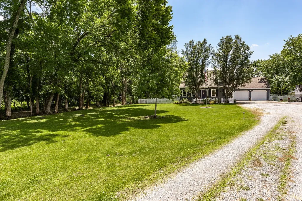1511 Long Hollow Pike Gallatin TN 37066