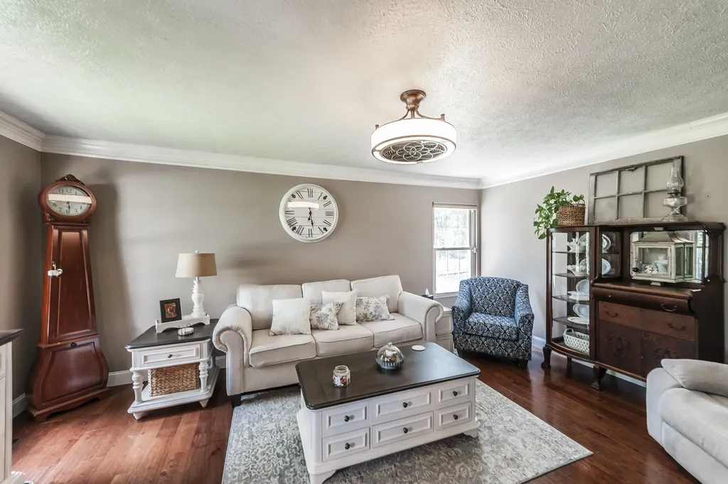 1511 Long Hollow Pike Gallatin TN 37066