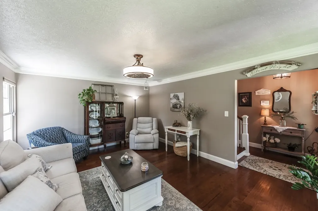 1511 Long Hollow Pike Gallatin TN 37066