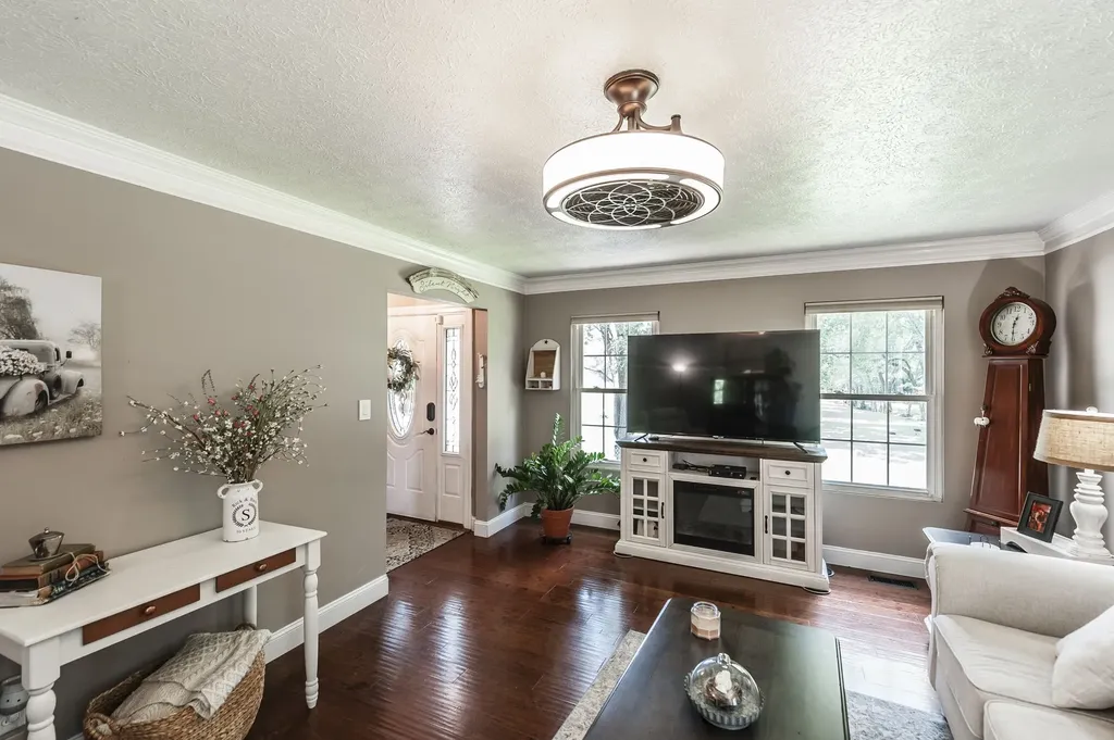 1511 Long Hollow Pike Gallatin TN 37066