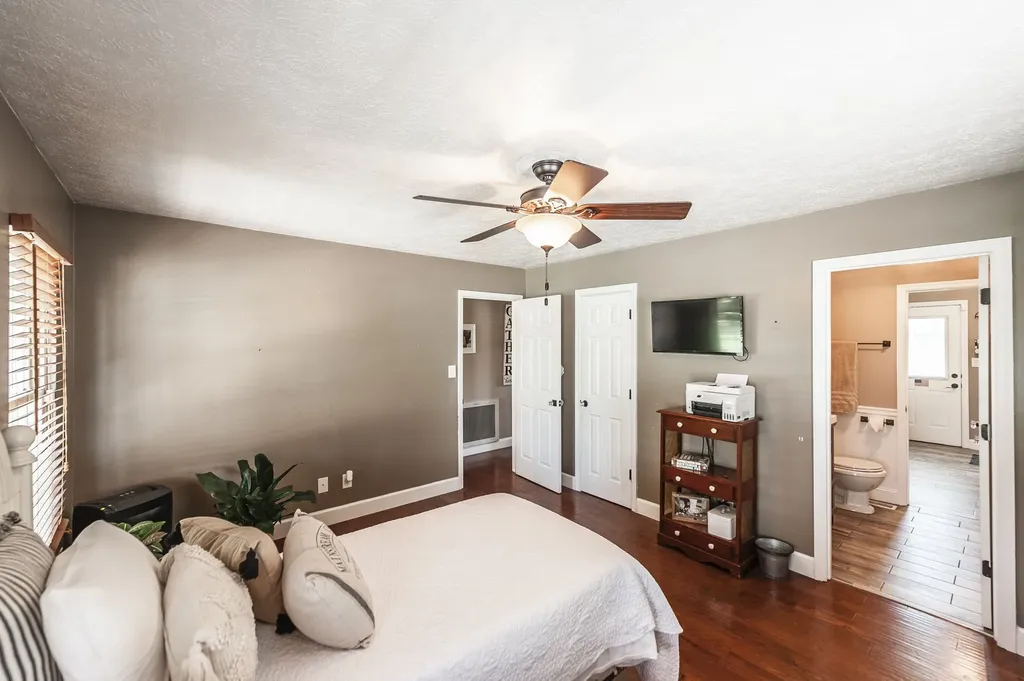 1511 Long Hollow Pike Gallatin TN 37066