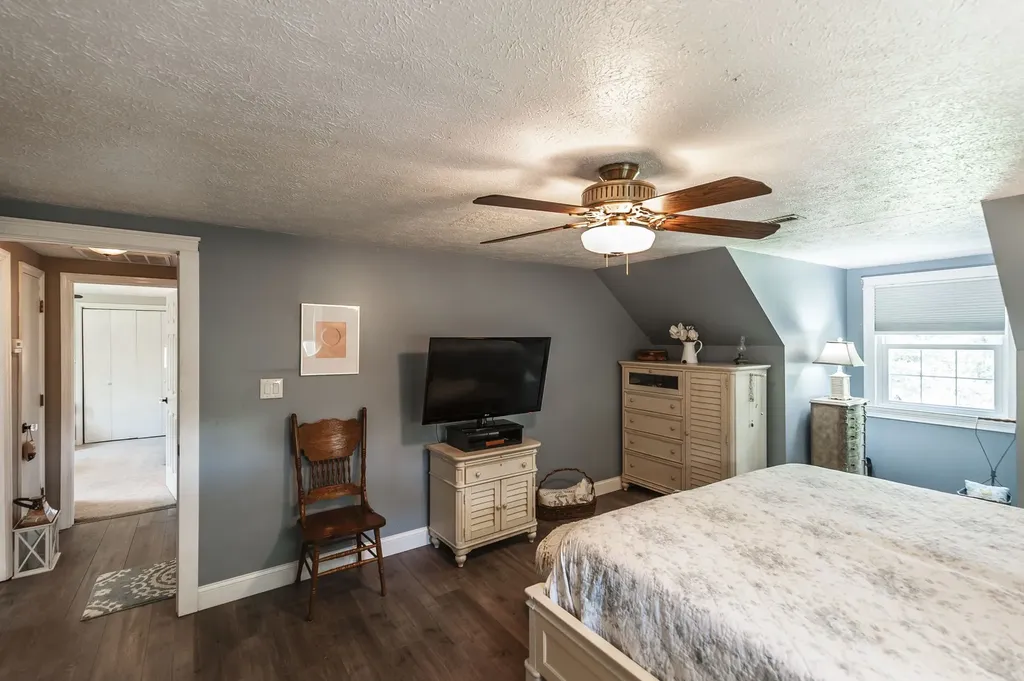 1511 Long Hollow Pike Gallatin TN 37066