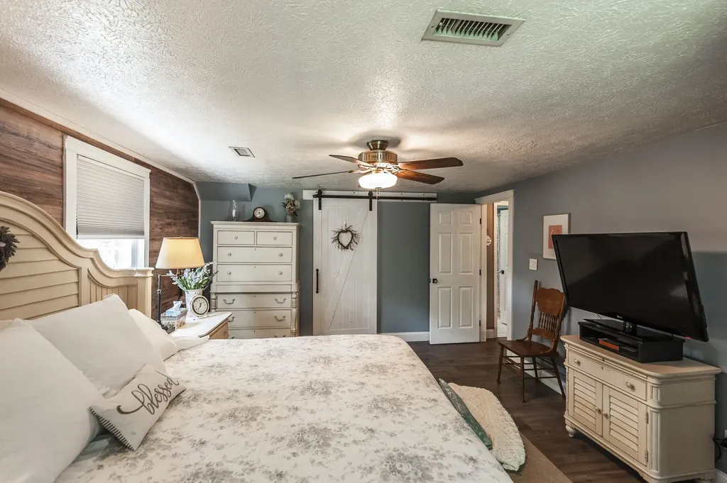 1511 Long Hollow Pike Gallatin TN 37066