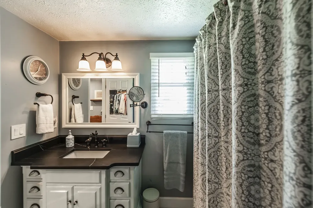 1511 Long Hollow Pike Gallatin TN 37066
