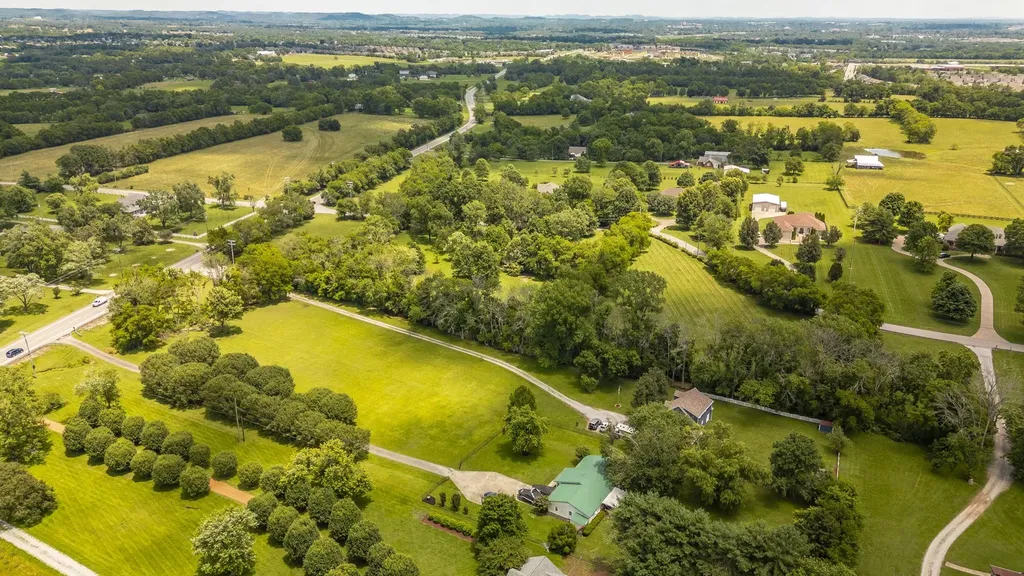 1511 Long Hollow Pike Gallatin TN 37066
