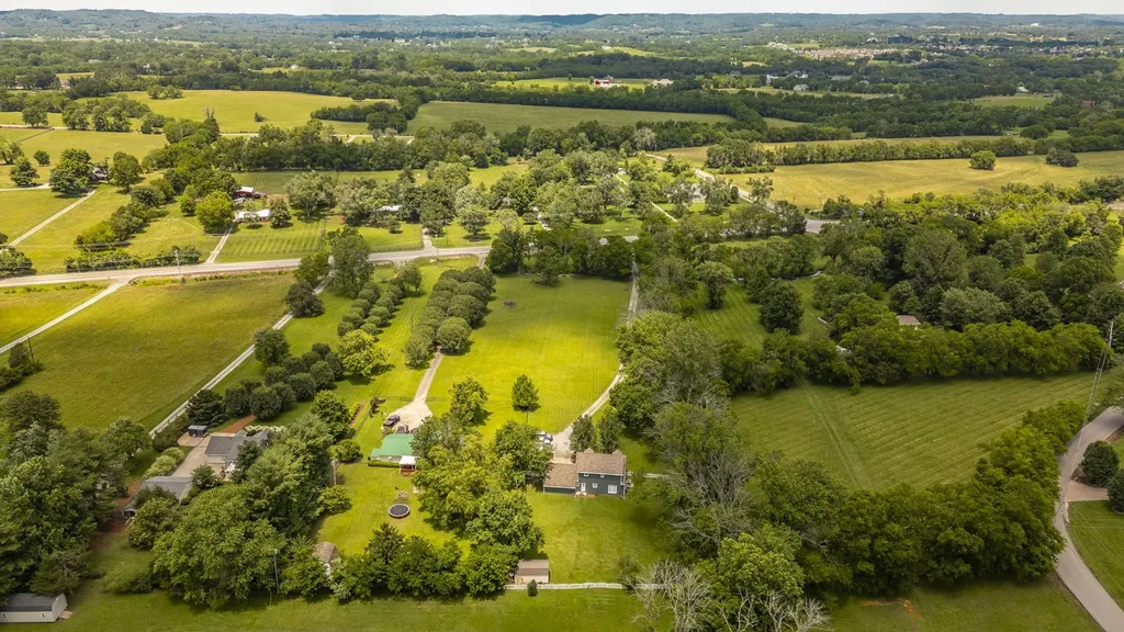 1511 Long Hollow Pike Gallatin TN 37066