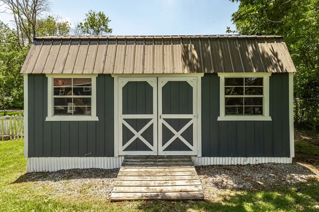 1511 Long Hollow Pike Gallatin TN 37066