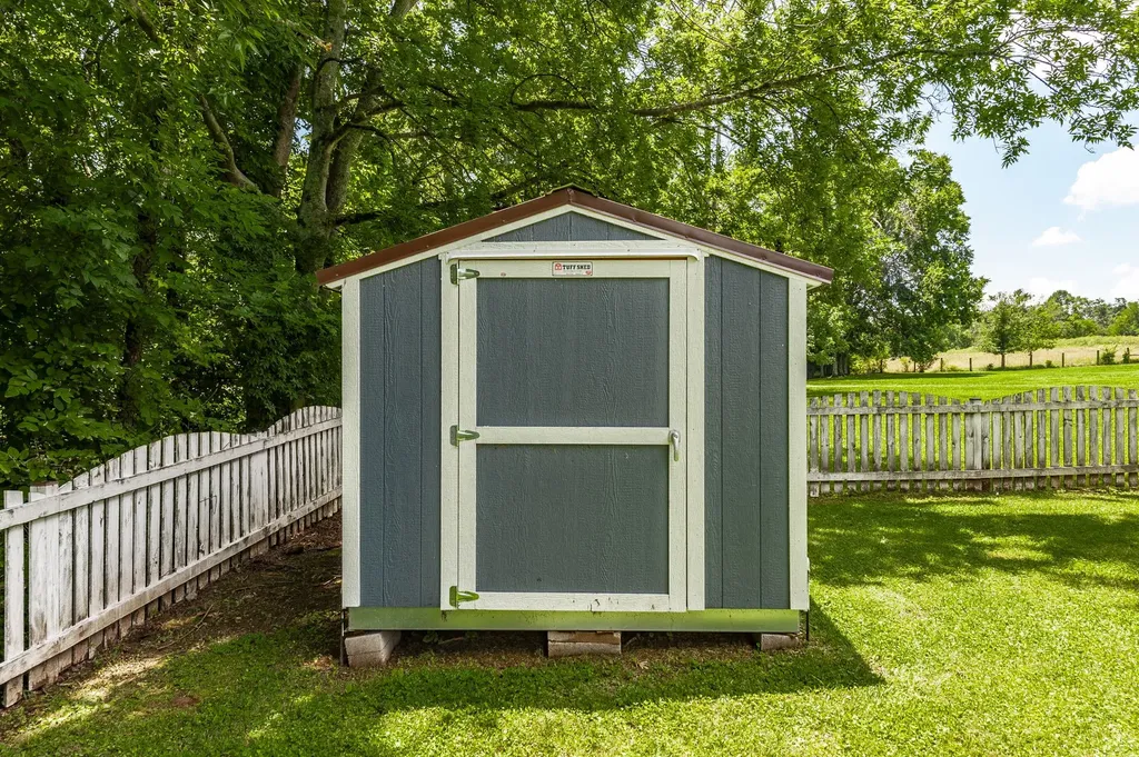 1511 Long Hollow Pike Gallatin TN 37066