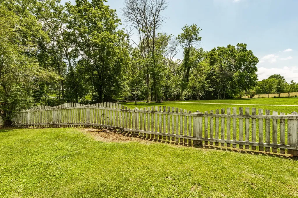 1511 Long Hollow Pike Gallatin TN 37066