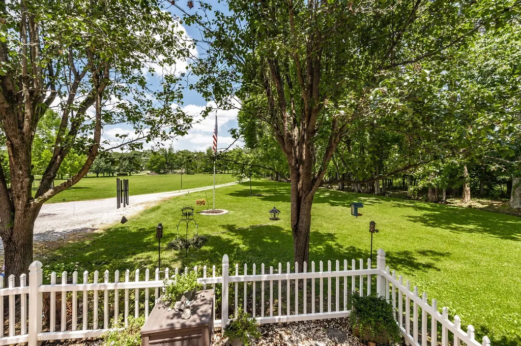 1511 Long Hollow Pike Gallatin TN 37066