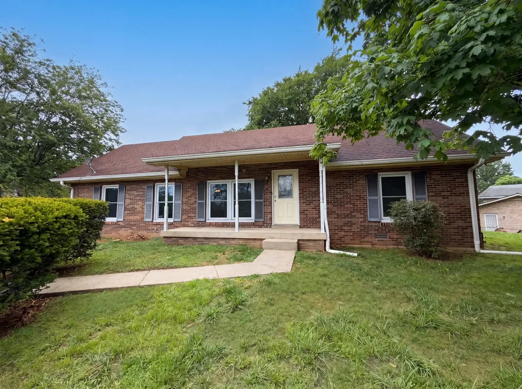 2536 Edge O Lake Drive Nashville TN 37217