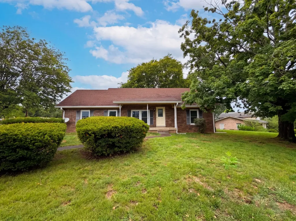 2536 Edge O Lake Drive Nashville TN 37217