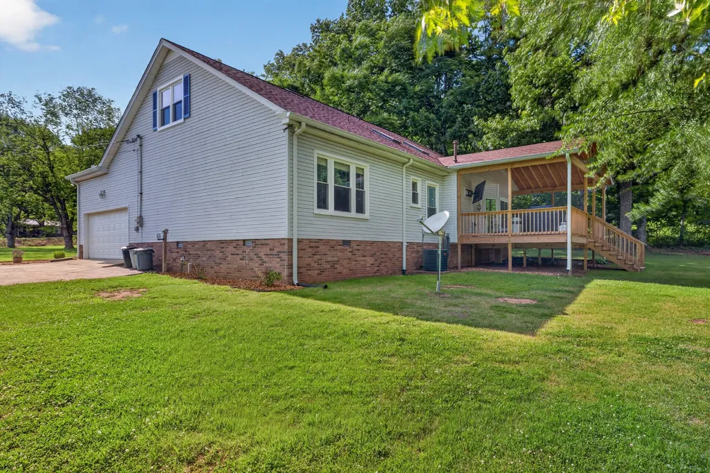 5205 SE Tater Peeler Road Lebanon TN 37090