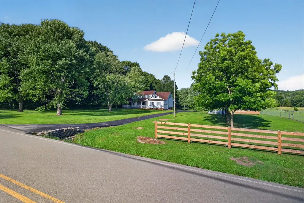 5205 SE Tater Peeler Road Lebanon TN 37090