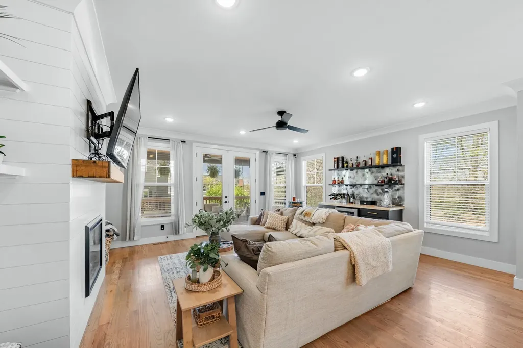 813 40th Ave, N Nashville TN 37209