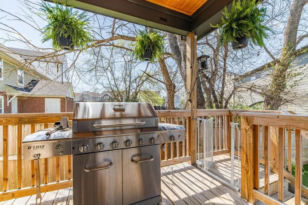 813 40th Ave, N Nashville TN 37209