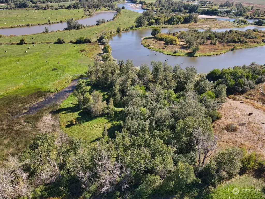 1640 Highway 7 Oroville WA 98844