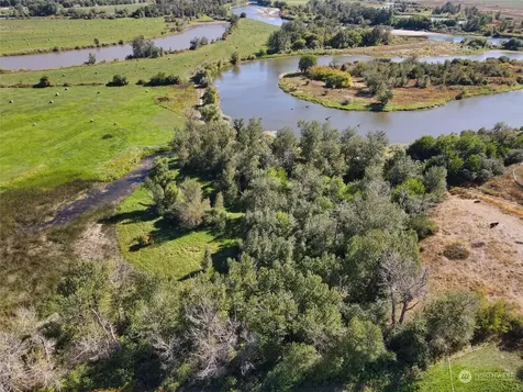 1640 Highway 7 Oroville WA 98844
