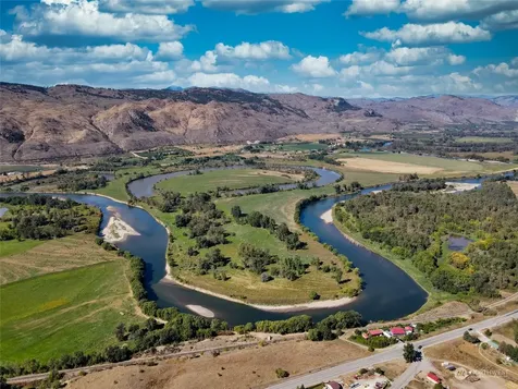 1640 Highway 7 Oroville WA 98844