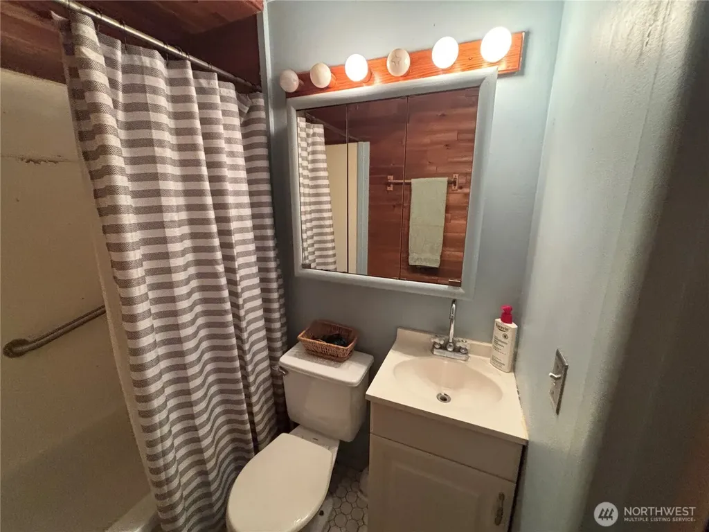 18926 5th Avenue NE Shoreline WA 98155