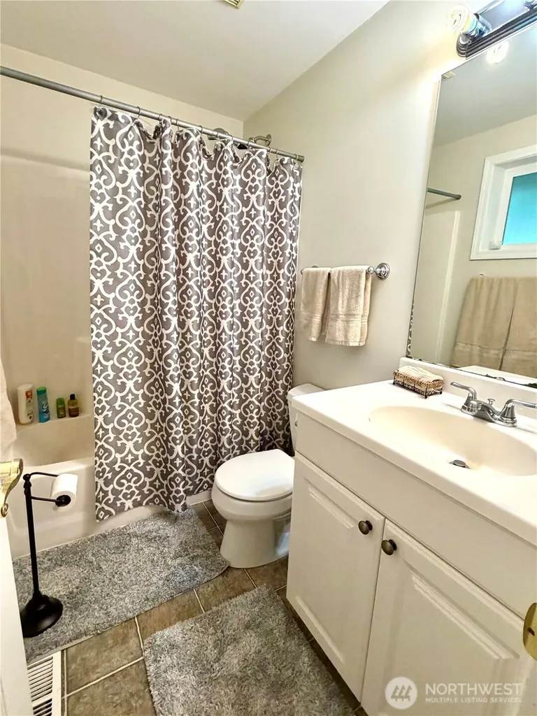 13029 SE 206 Place Kent WA 98031