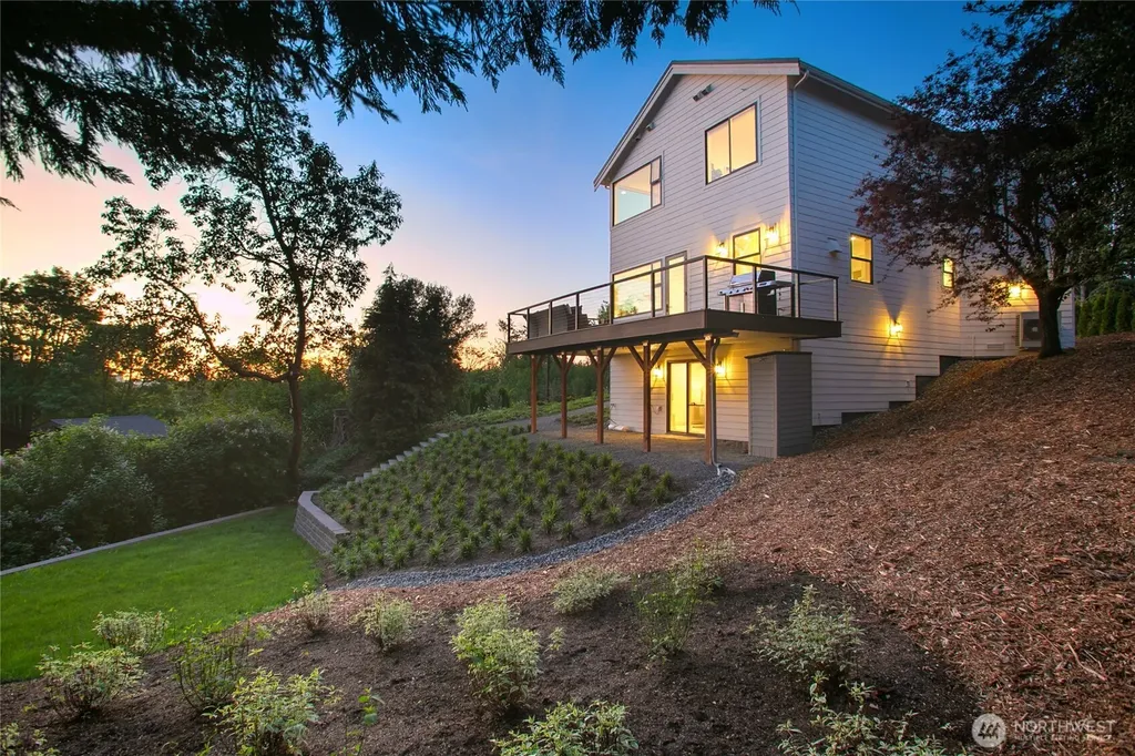 13643 10th Street SE Bellevue WA 98005