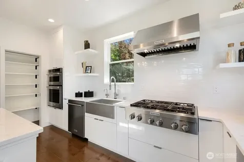 13643 10th Street SE Bellevue WA 98005