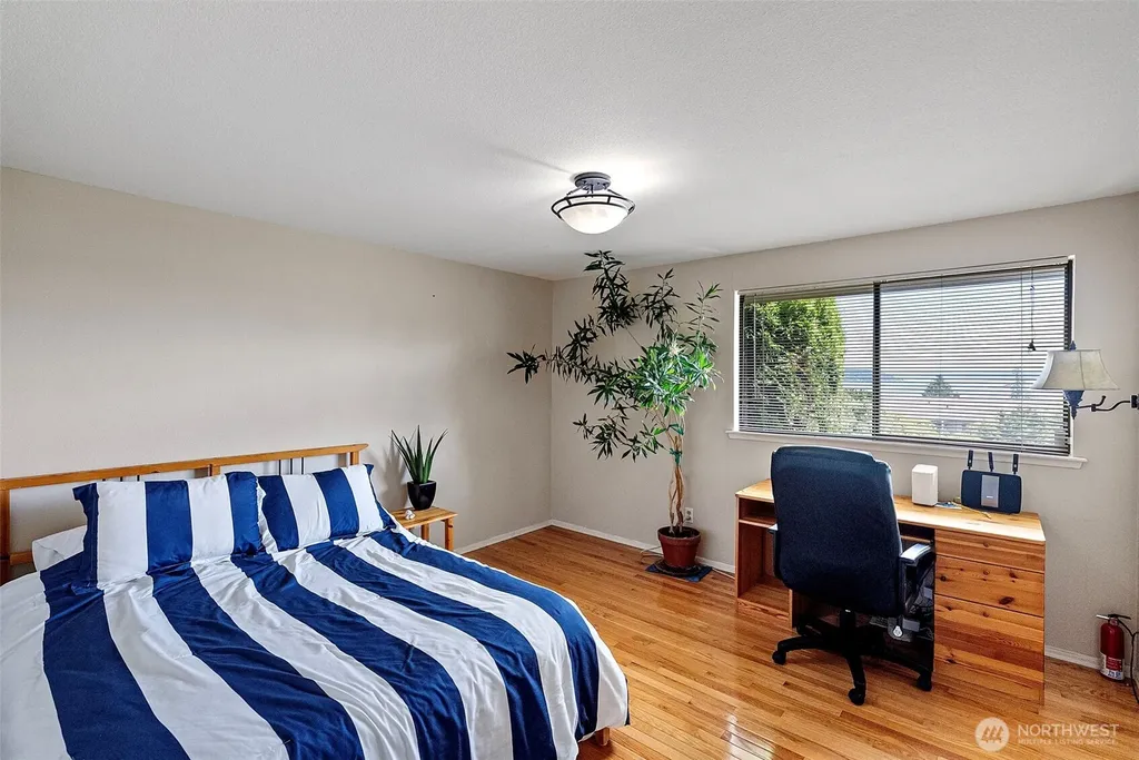 6802 Rainier Avenue Gig Harbor WA 98335
