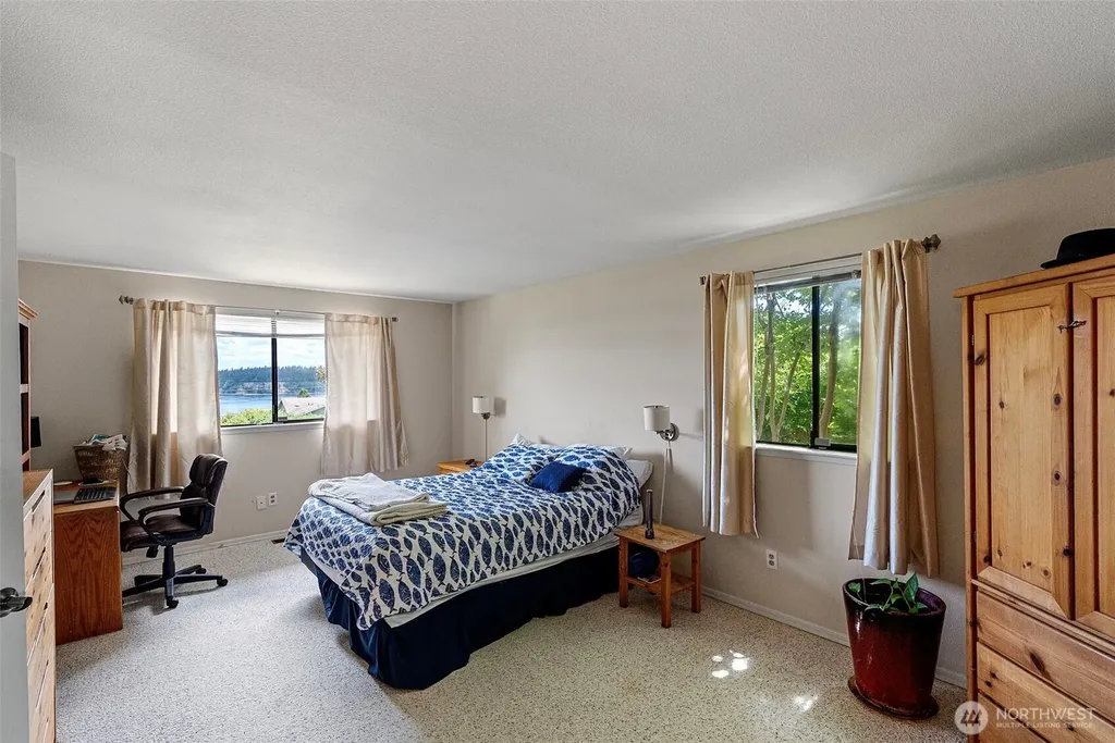 6802 Rainier Avenue Gig Harbor WA 98335
