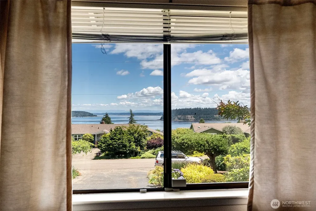 6802 Rainier Avenue Gig Harbor WA 98335