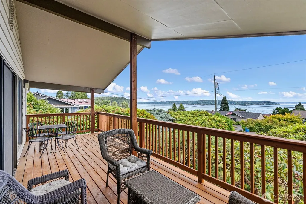 6802 Rainier Avenue Gig Harbor WA 98335