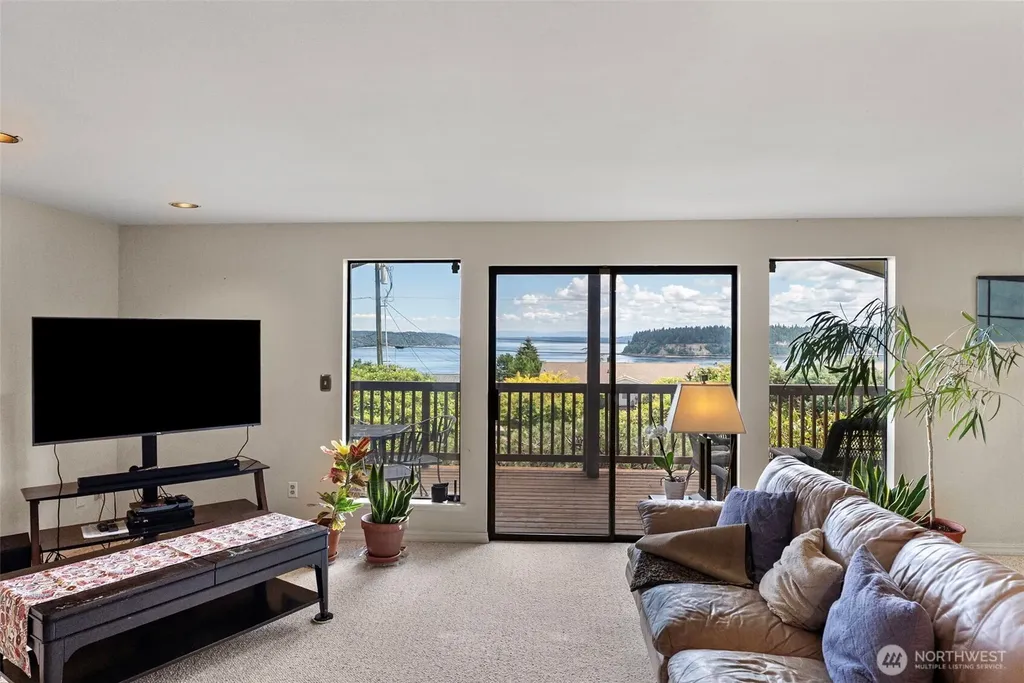 6802 Rainier Avenue Gig Harbor WA 98335