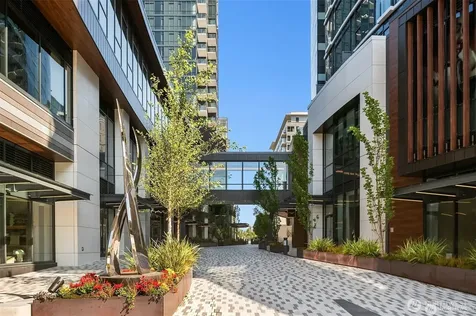 889 Avenue Square NE Bellevue WA 98004