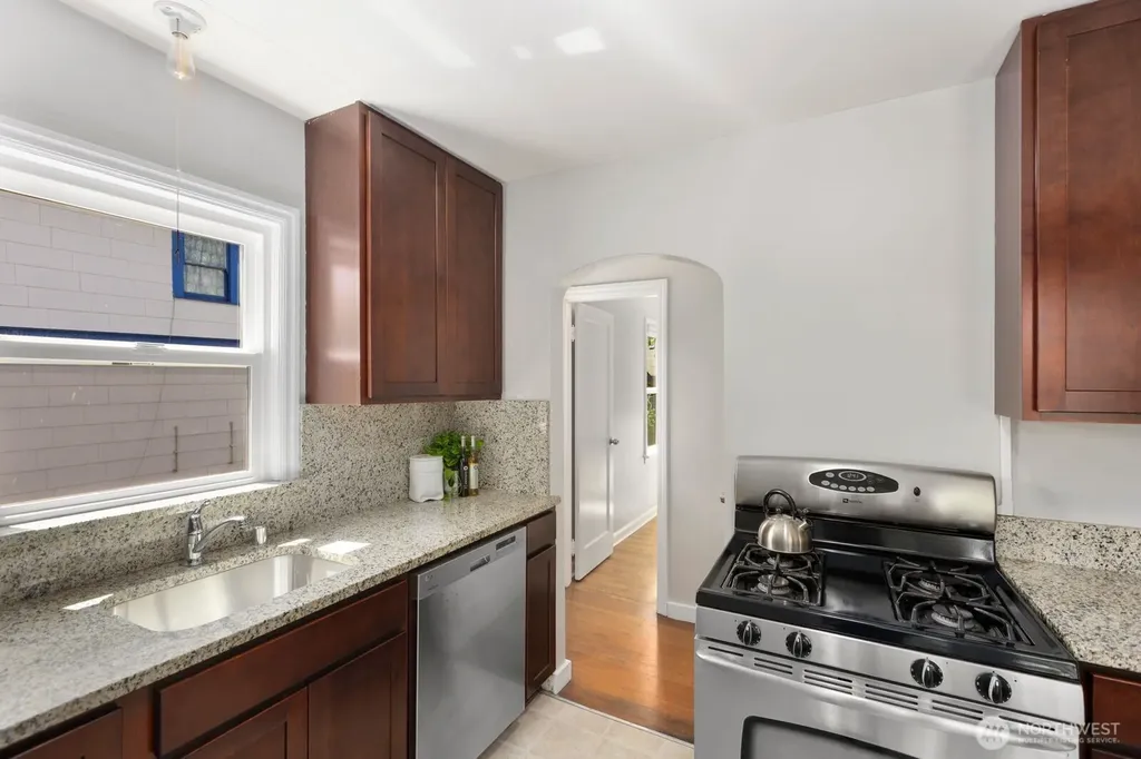 8111 10th Avenue S Seattle WA 98108