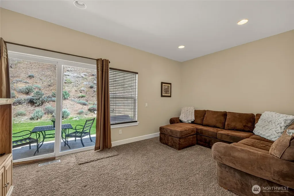 9349 NW Canyon Drive Quincy WA 98848