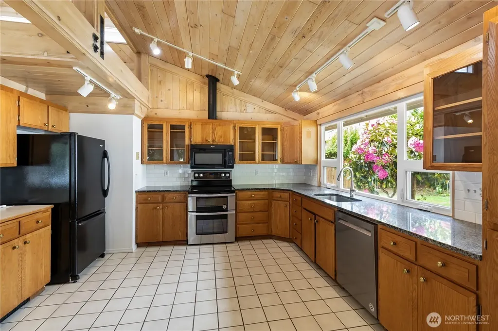 181 E Dabob Road Shelton WA 98584