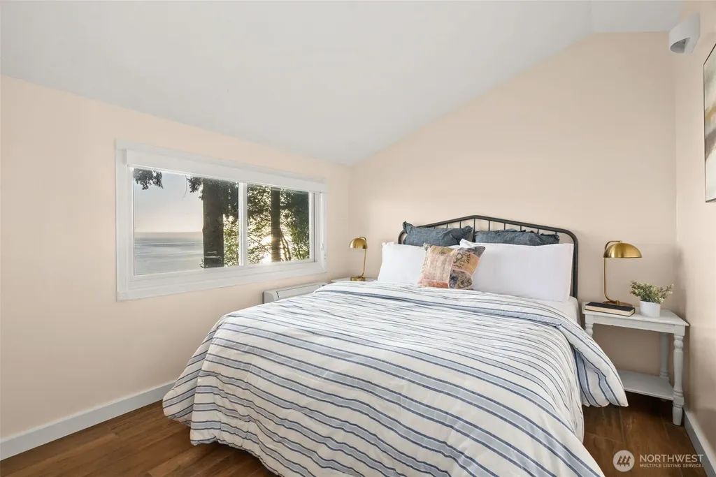 11212 NE Tiger Way Kingston WA 98346