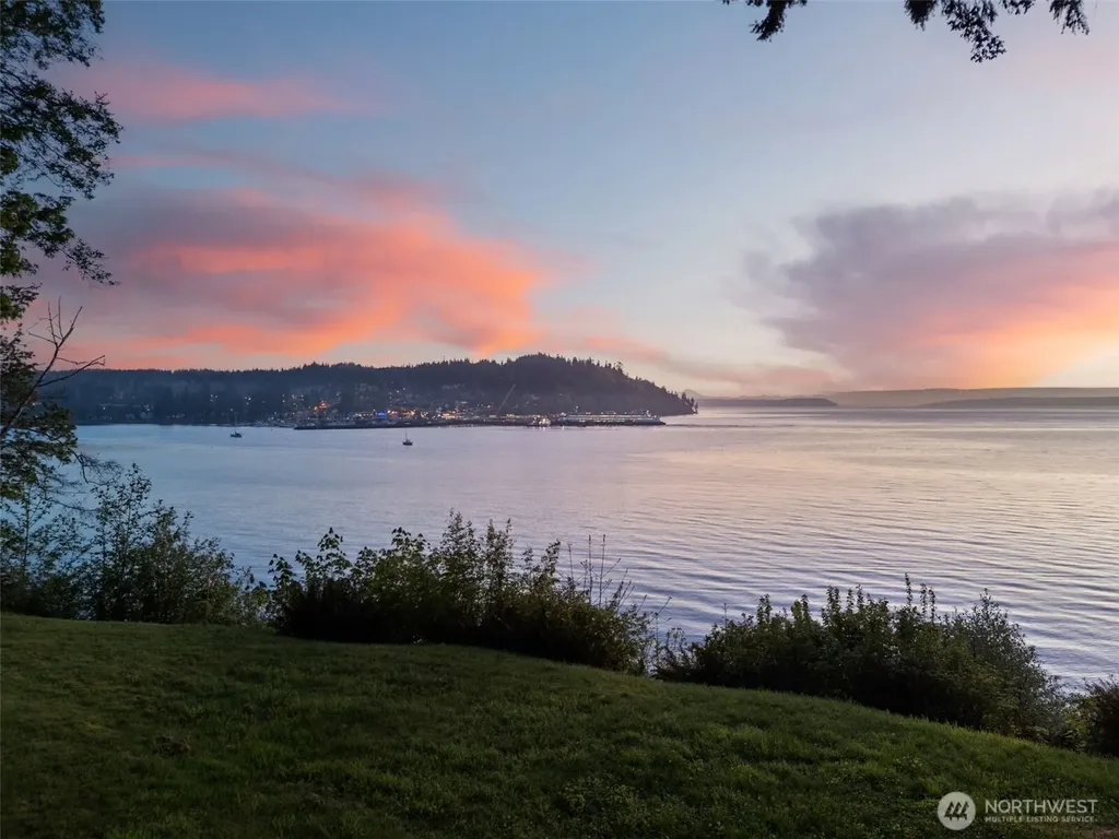 11212 NE Tiger Way Kingston WA 98346