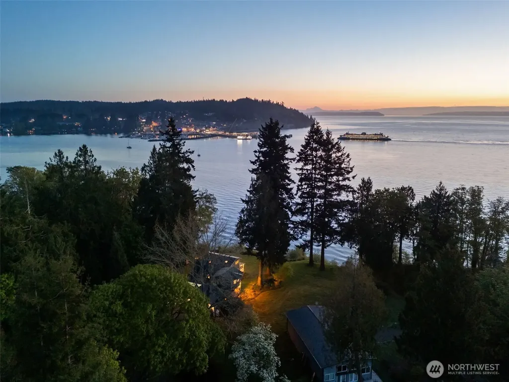 11212 NE Tiger Way Kingston WA 98346