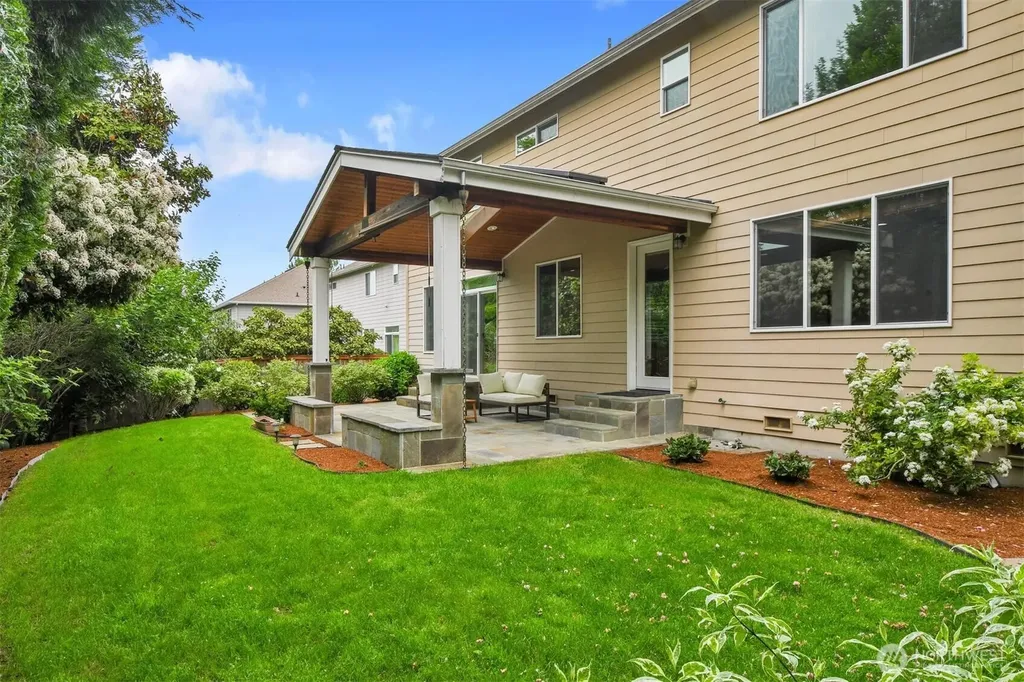 323 239th Ct SE Sammamish WA 98074
