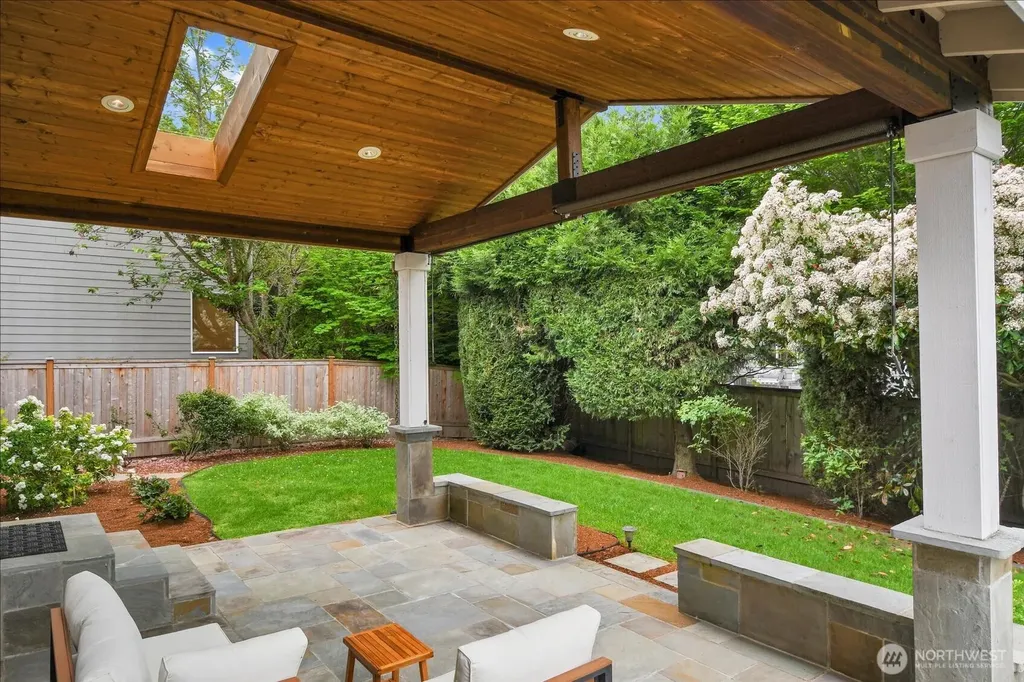 323 239th Ct SE Sammamish WA 98074