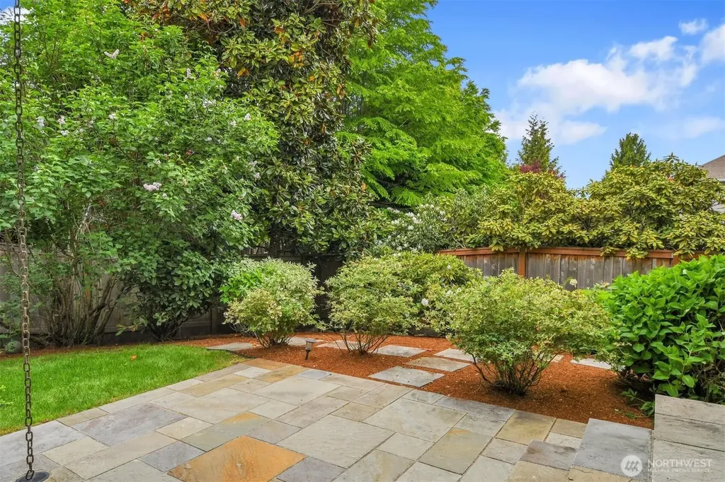 323 239th Ct SE Sammamish WA 98074