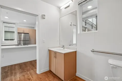 121 12th Avenue E Seattle WA 98102